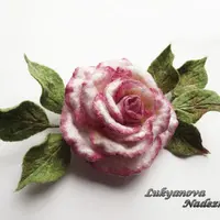 Роза из шерсти