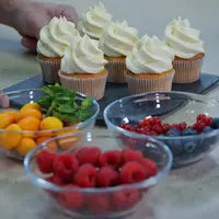 Сливочные капкейки с начинкой манго-маракуйя