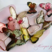 Украшение "Взлетающая бабочка" из эпоксидной смолы