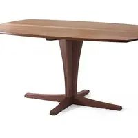 Элегантный обеденный стол с центральной опорой