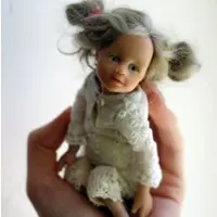 Будуарная кукла-ребенок из пластика Living Doll