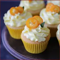Капкейки: апельсиновые с манго-маракуйей и ванильные с лимонным курдом