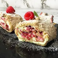 Меренговый фисташковый рулет