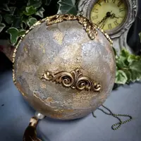 Интерьерный шар с венецианским бетоном