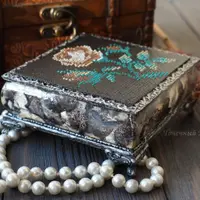 Точечная роспись. Комплект: настенные часы и шкатулка