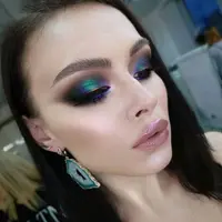 Современный макияж с пигментами