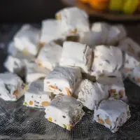 Нуга с орехами и клюквой