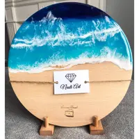 Море эпоксидной смолой на разделочной доске