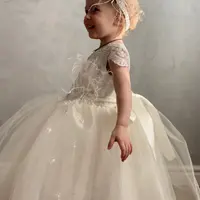 Детское нарядное платье на запахе с пышной юбкой и рукавами-крылышки