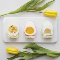 Муссовые пасхальные пирожные в форме яиц во фруктовой глазури