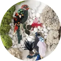 Птица с цветком