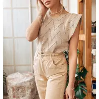 Топ с подплечниками