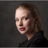 Съемка модели одним источником света. Стандартный рефлектор и голая вспышка