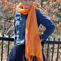 Нуно-войлочный палантин-паутинка