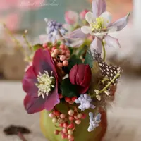 Цветочная композиция Шарлиз из холодного фарфора