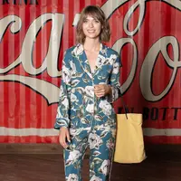 Костюм из шелка в пижамном стиле