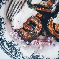 Сдобные булочки с маковой начинкой и заварным кремом