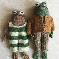 Вязаные спицами лягушки Frog and Toad