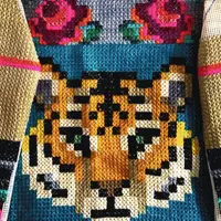 Современная вышивка на одежде