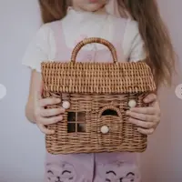 Корзина-домик с имитацией крыши