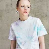 Футболка с окрашиванием в технике тай-дай