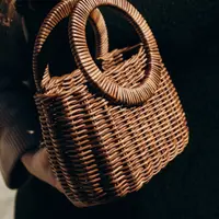 Плетение из бумажной лозы