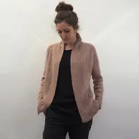 Вязаный спицами кардиган Smilla