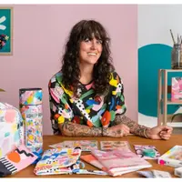 Сотрудничество с брендами: применение вашего художественного стиля в потребительских товарах