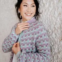 Кардиган реглан вязаный спицами интарсией Flotti