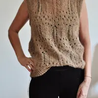 Ажурная безрукавка спицами Vestive