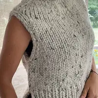 Вязаный спицами жилет London Fog