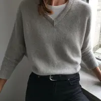 Пуловер с V вырезом спицами сверху Robin sweater V-Neck