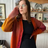 Забавный кардиган спицами