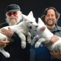 Воскрешая древних — изобретая новых: зачем нам киберволки и мамонты из пробирки