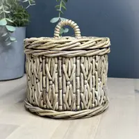 Шкатулка на канве «Тюльпаны»