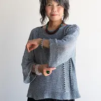 Летний пуловер, вязанный спицами из тонкой пряжи Pearls