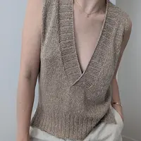 Элегантный топ с глубокой V-горловиной Bowen