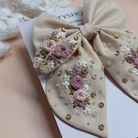 Бант с вышивкой