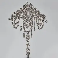 Из истории женских ювелирных украшений XVII-XX вв.: брошь, пояс, порт-букет