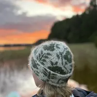 Красивая теплая шапка жаккардом Blomstra