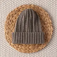 Вязаная спицами шапка с мелкими косами Fading Light