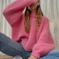 Пуловер оверсайз Strawberry, вязаный спицами без швов